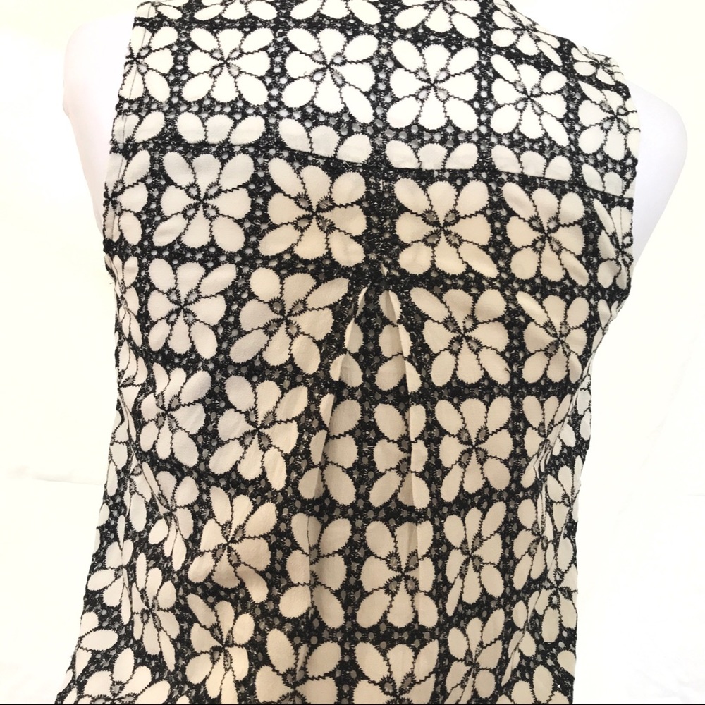 Maeve coralie white black eyelet lace pattern wrap v-neck sleeveless tank top - Picture 6 of 8